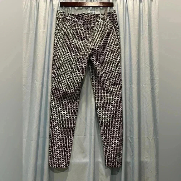 Women's Chain Print Ankle Pants Black & White​​ - Picture 8 of 8